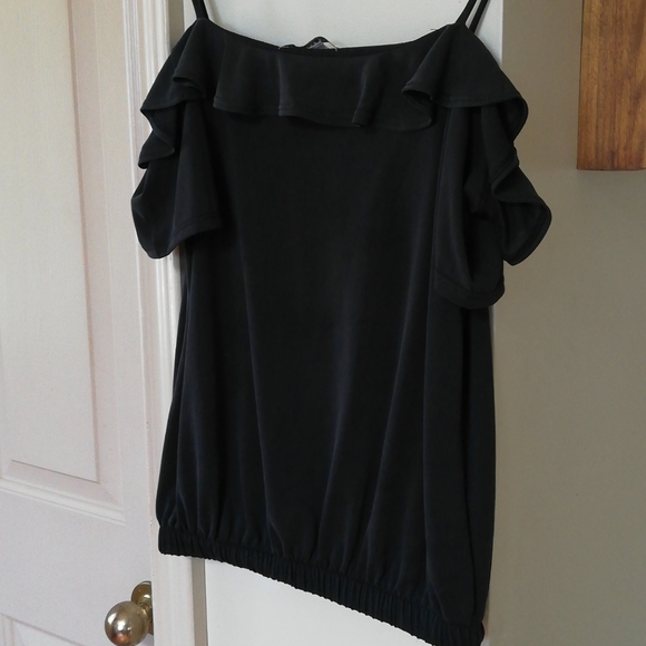Black frilly T with cold shoulders - Picture 8 of 8